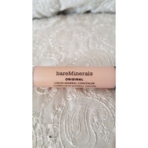 The bareMinerals Original Liquid Mineral Concealer in Fair 1N B106